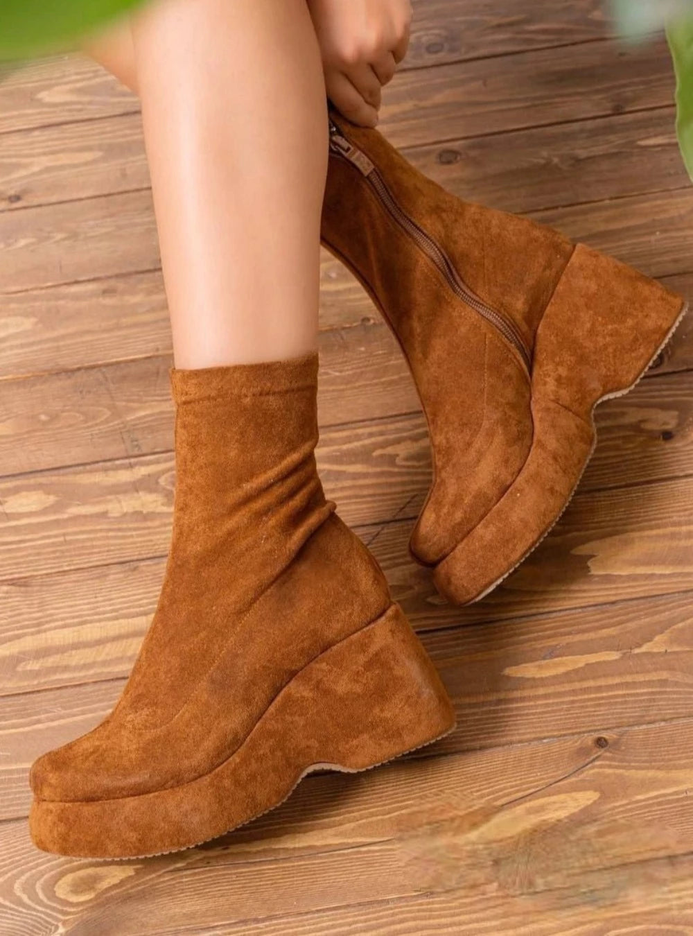 Quilted tricot boots with a modern, light sole-603