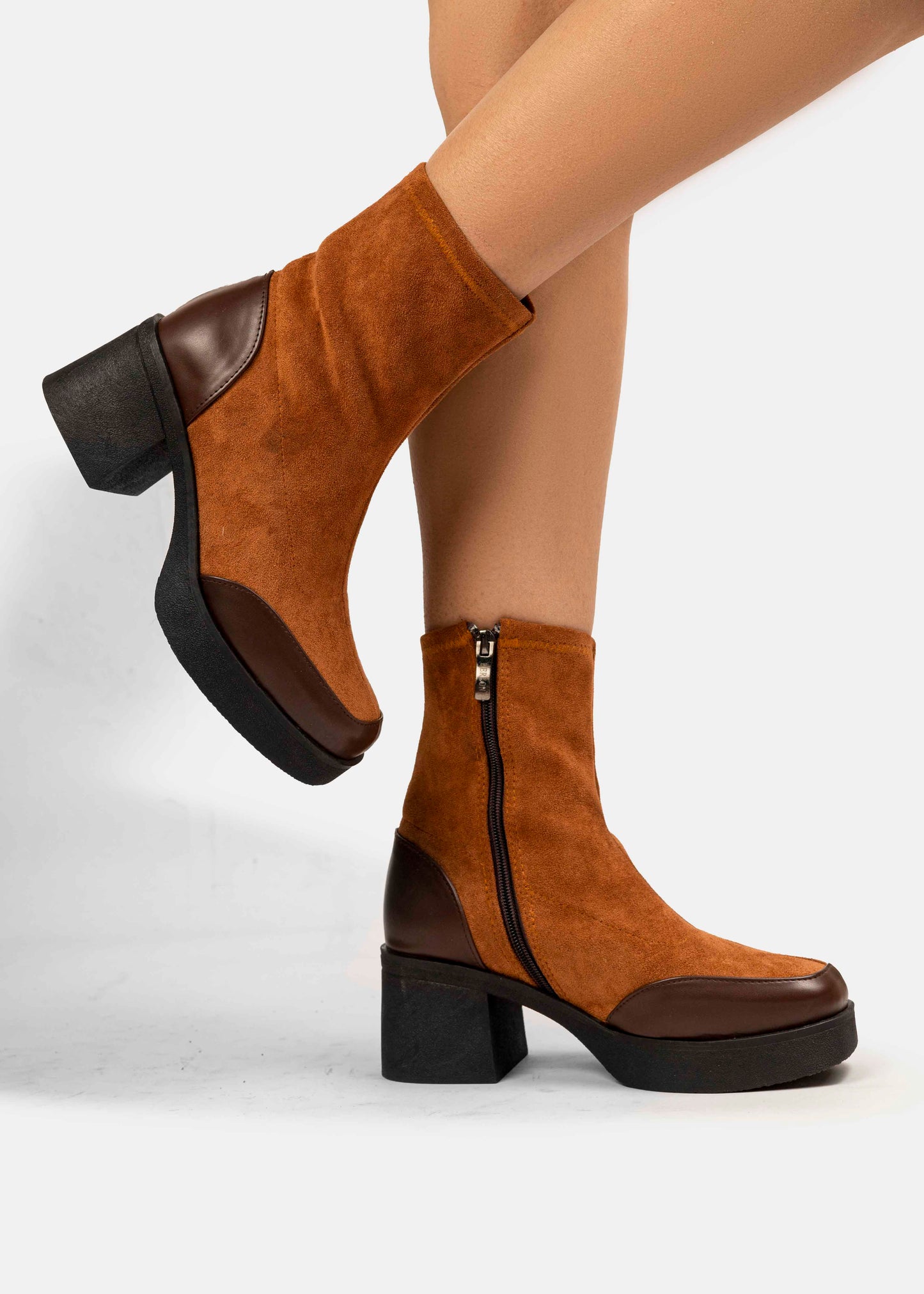 Modern tricot halfboot with leather-607
