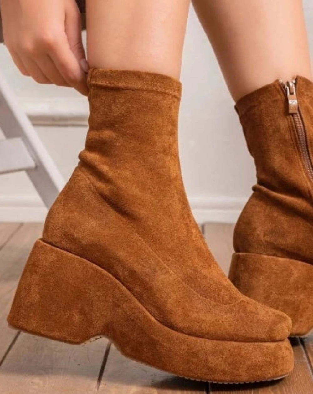 Quilted tricot boots with a modern, light sole-603