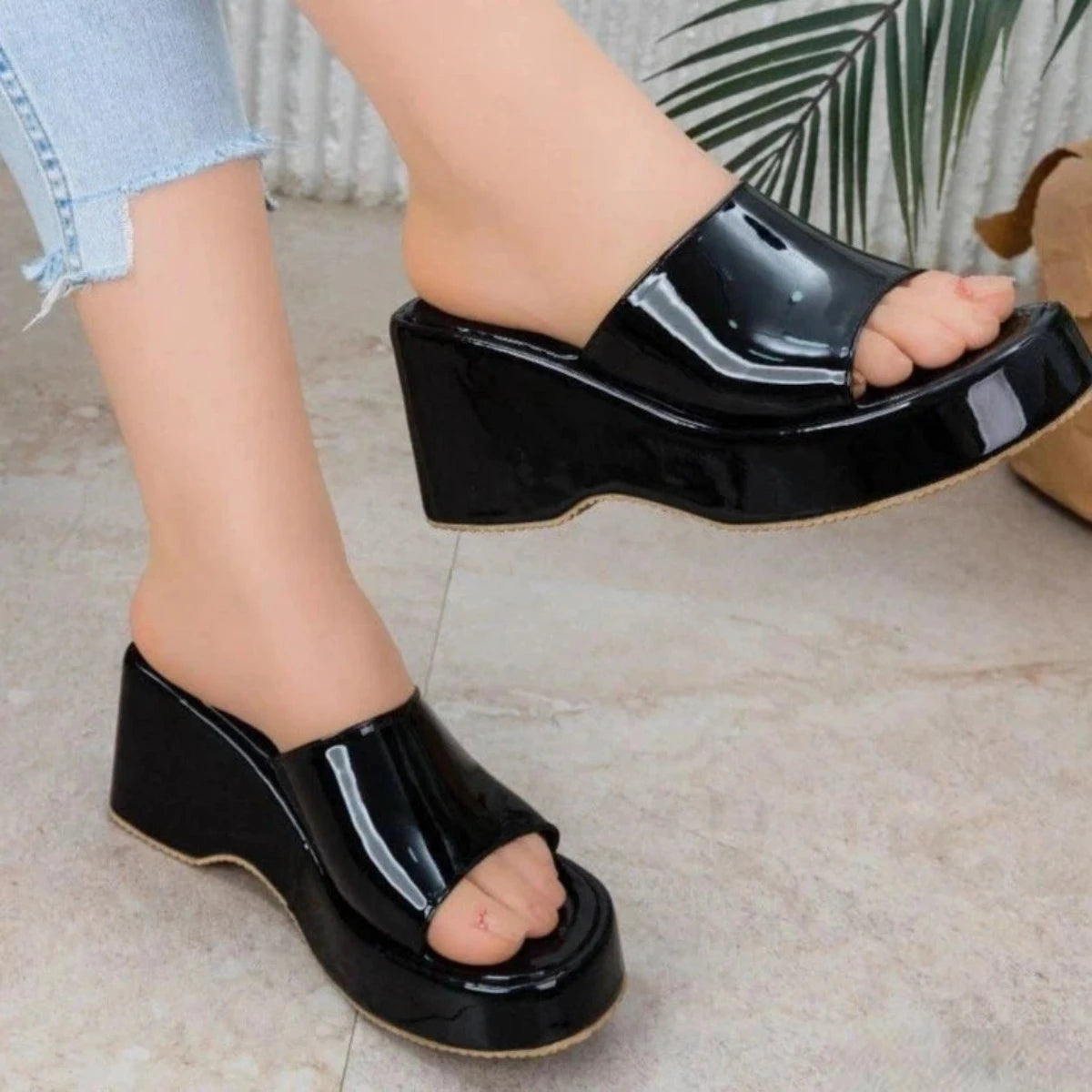 Modern shiny slipper-608