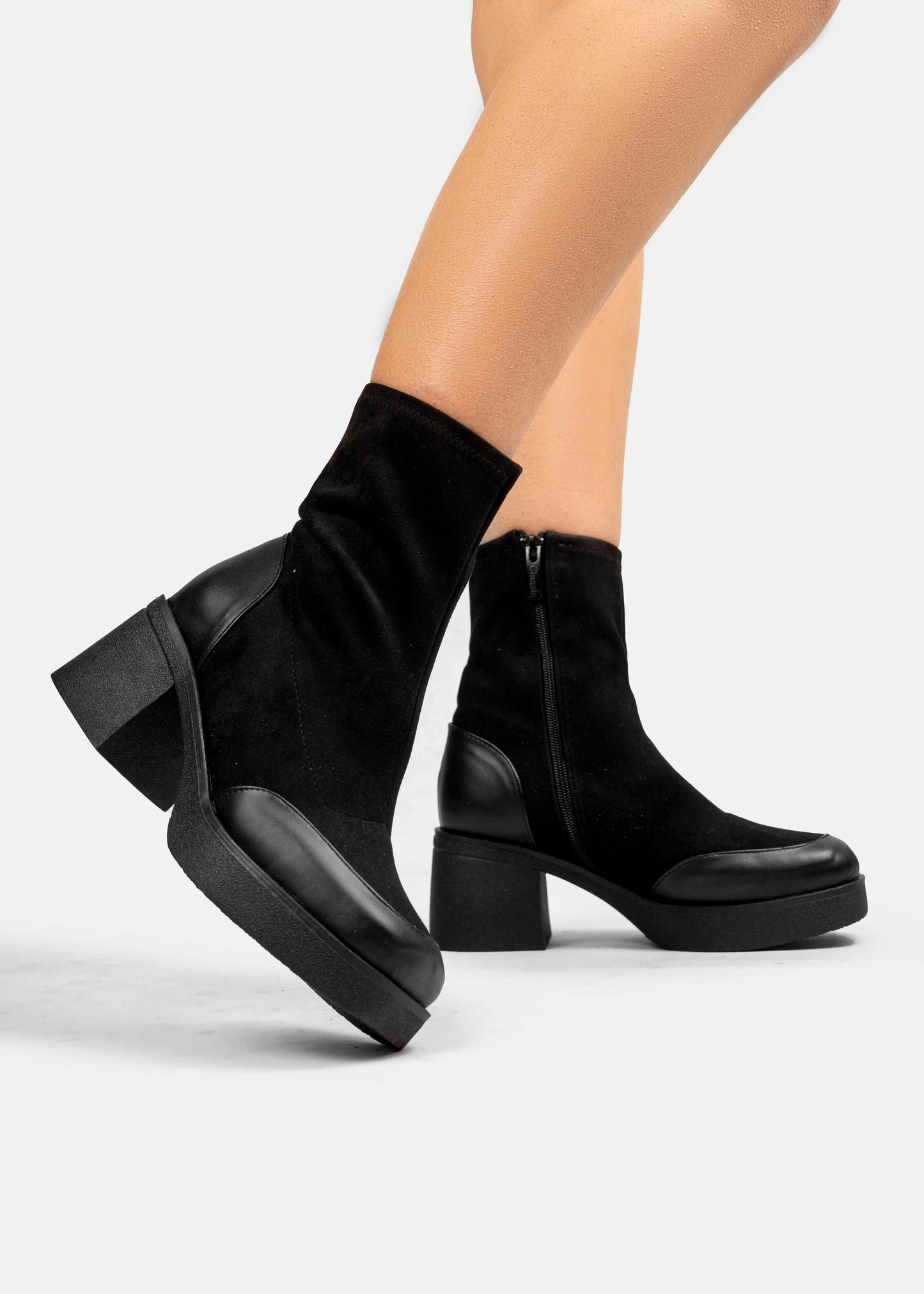 Modern tricot halfboot with leather-607