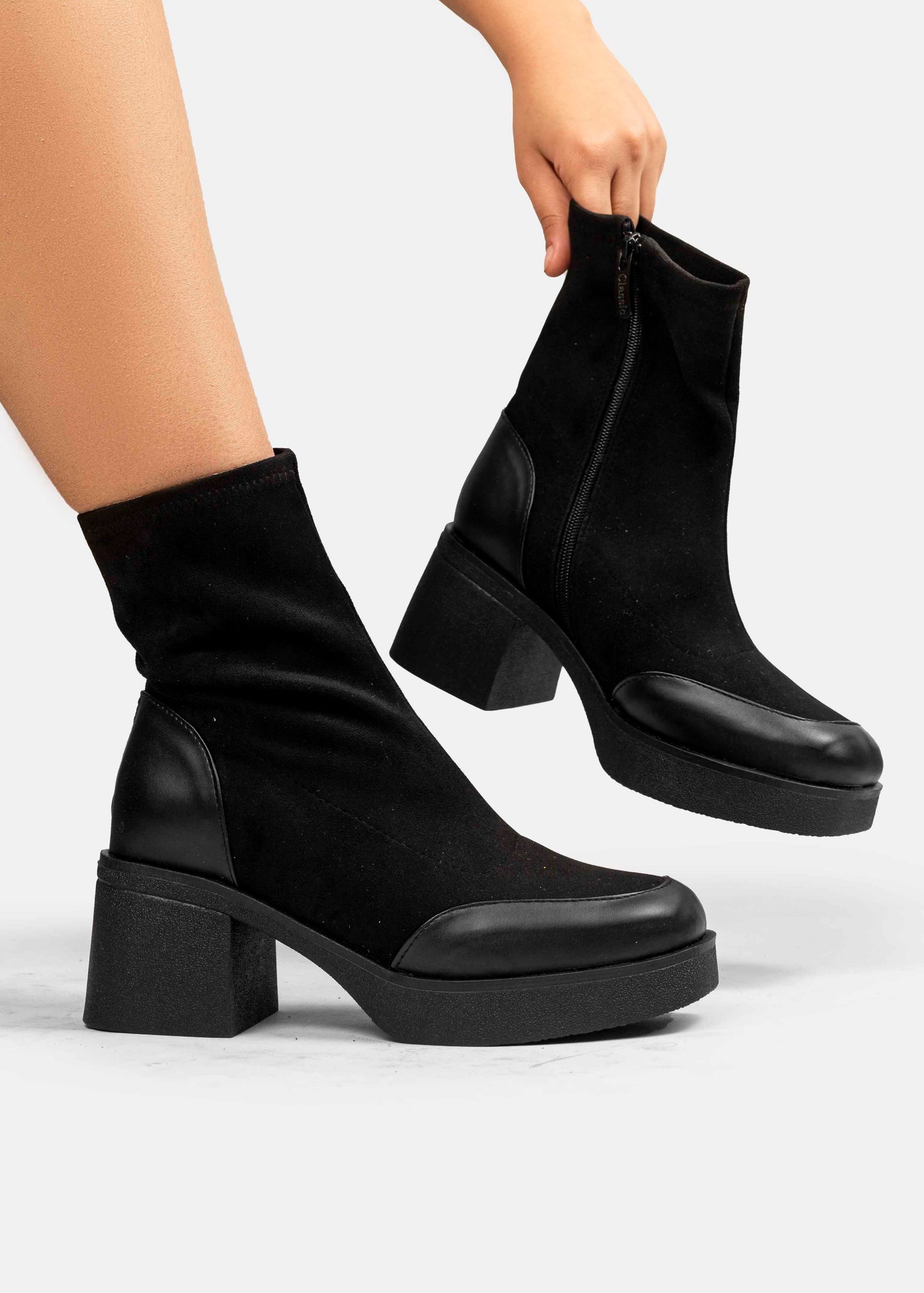 Modern tricot halfboot with leather-607