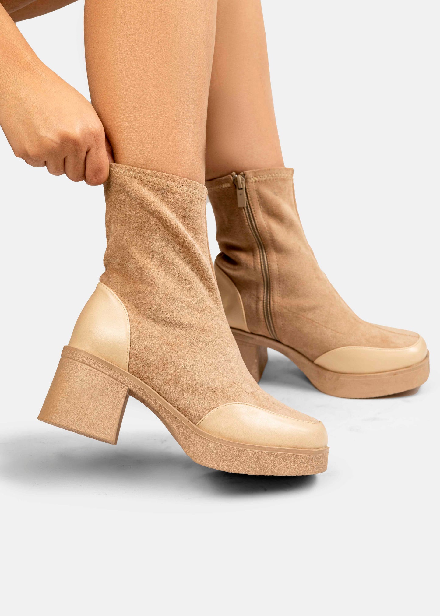 Modern tricot halfboot with leather-607