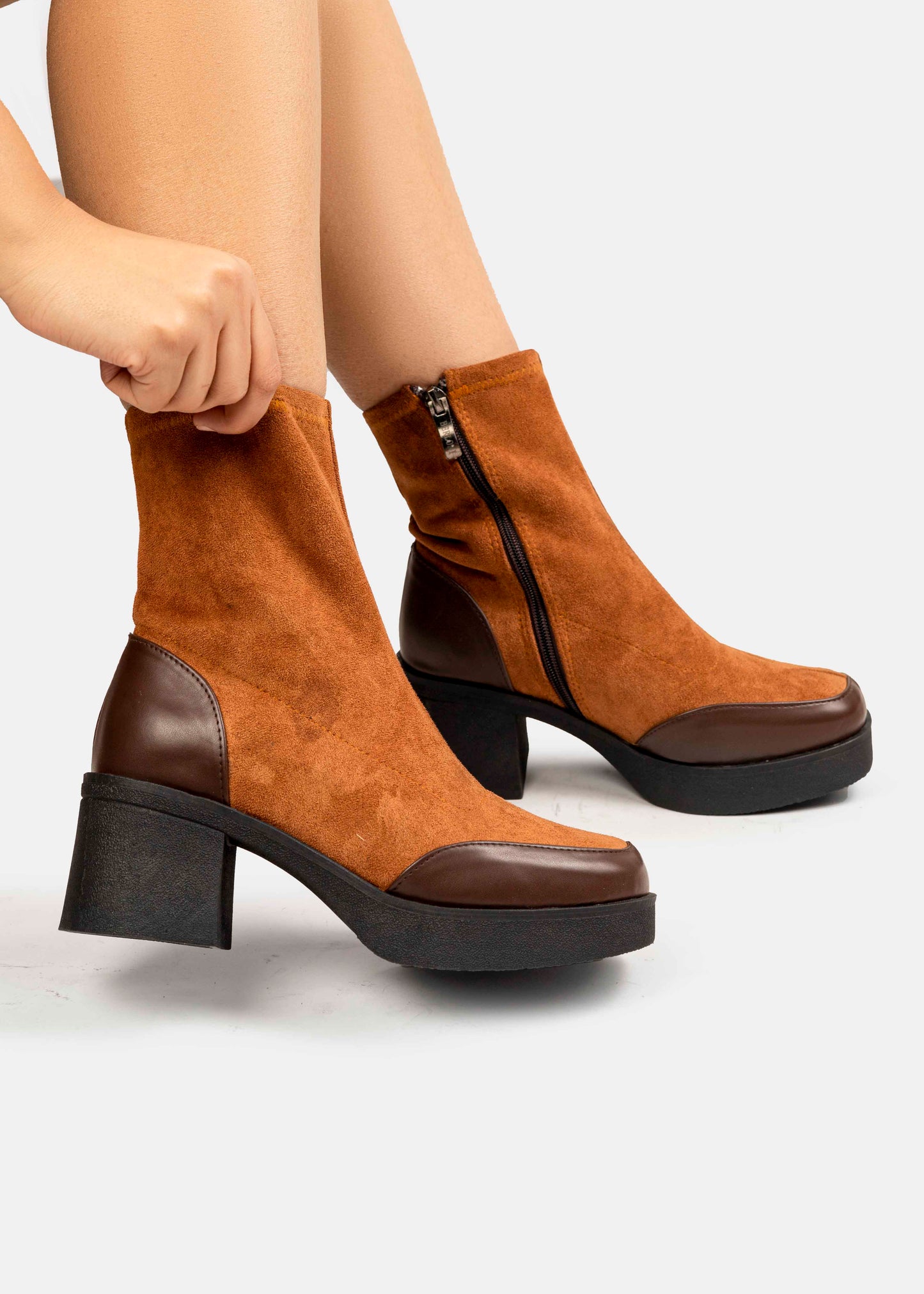 Modern tricot halfboot with leather-607